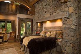 Villa rustica con 3 camere da letto a penhalonga marco de. Pareti Rivestite In Pietra Per Camere Da Letto Classiche O Moderne Mondodesign It Camera Rustica Casa Rustica Interni Rustici