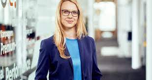 She produced daily life vlogs, challenges, makeup and other interesting stuff on her youtube channel which help her. Criteo Macht Corinna Hohenleitner Zum Country Director Dach Adzine Insights In Media Adtech Martech