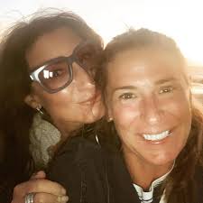 Tami Holzman (@queenconnector) • Instagram photos and videos