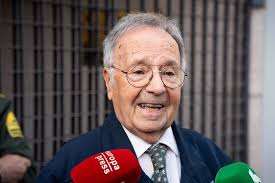 Manos Limpias lamenta que Pedro Sánchez no dimita y amenazan con mostrar  más pruebas "que le hagan volver a reconsiderar su posición"