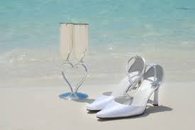 Ce sont les noces de coton! Offrir Un Week End De Location De Voiture De Luxe Avec Chauffeur Pour Un Anniversaire De Mariage A Saint Tropez Dans Le Var Excellium Limousine