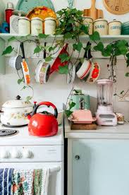 Cuisine de petites dimensions, équipée du strict nécessaire. 900 Idees De Kitchenette Cuisines Deco Amenagement Cuisine Deco Maison