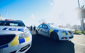 (cnn) new zealand police have shot and killed an isis supporter who injured at least six people in a supermarket terrorist attack in the . 6arbr P O2bo9m