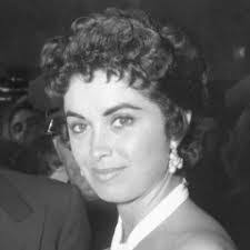 Peggy Connelly's Instagram, Twitter & Facebook