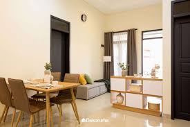 Lemari penyekat 2 muka atau partisi ruangan sangat dibutuhkan untuk keperluan membagi ruangan agar menjadi lebih nyaman dan lebih fungsional. Intip 6 Model Lemari Pembatas Ruangan Untuk Space Saving