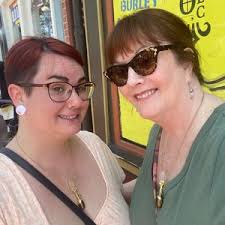 Praktyczny naszyjnik inspirowany magią ekranu, wykonany z tygrysiego oka i  kryształu kwarcu