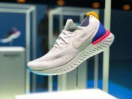 ナイキ 厚底の系譜を継ぐ新ランニングシューズ リアクト を発売 ランニングシューズ ナイキ スニーカー