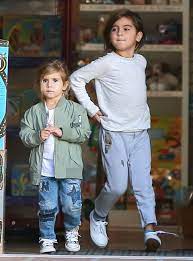 Kourtney kardashian on her home: Kourtney Kardashian With Her Kids In Pacific Palisades Gallery Photo 2 Kardashian Kids Kourtney Kourtney Kardashian