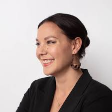 I joined ServiceNow almost 7 years ago at a time where I was navigating my  career into a new industry as a new mom. And over these 7 years I've been  able