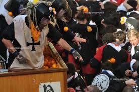 Storico carnevale di ivrea battaglia delle arance. Video Della Battaglia Delle Arance Vivi Lo Storico Carnevale Di Ivrea