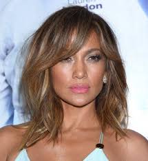 25 Idees De Coupes Degradees Pour Des Cheveux Tout En Volume Coiffure Cheveux Coupe De Cheveux