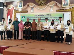 Maybe you would like to learn more about one of these? Hari Ini 57 Guru Garis Depan Penempatan Sumbar Terima Sk Cpns