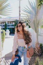 Ya the new style jeans really frustrate me. How To Style Mom Jeans Us Fashion The Sweetest Thing