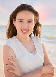 Sarah Oberlander's Instagram, Twitter & Facebook