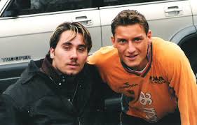 Mi chiamo francesco totti, regia di alex infascelli, sarà presentato alla festa del cinema di roma e. Francesco Totti Ehefrau Vermogen Grosse Tattoo Herkunft 2021 Taddlr