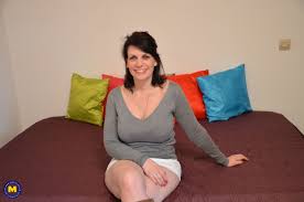 Squirting mom Clarisse loves to get some hard anal sex - Mature.nl