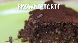 Die brownietorte ist cremig, knusprig und fudgy in einem. Brownie Torte Saftig Cremig Youtube