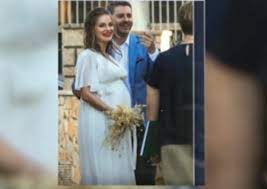 Η ηθοποιός λένα δροσάκη εκπέμπει κάτι σαν δροσερό αεράκι, σαν. Mpoyrdoymhs Drosakh Nees Fwtografies Apo Ton Politiko Gamo Toys