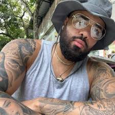 Ana Noboa (@ananoboa_)