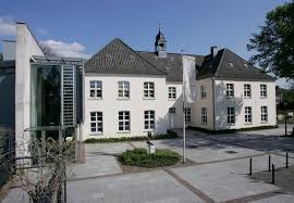 3 socialiniai puslapiai, įskaitant facebook ir google, valandos, telefonai, el. Rheinische Museen Museum Museum Voswinckelshof Im Stadthistorischen Zentrum