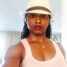 57-year-old LisaRaye says she only dates wealthy men to avoid stressing  them out about keeping up with her lifestyle