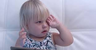 Pada beberapa kasus, mata merah juga disebabkan oleh virus yang sifatnya dapat menular. Mata Merah Pada Anak Ini Penyebab Dan Cara Mengatasinya Popmama Com