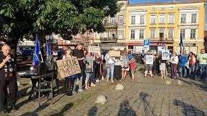 Przedstawiciele m.in strajku kobiet solidaryzują się z dziennikarzami i przedstawicielami mediów. Huj96ote8xrjim