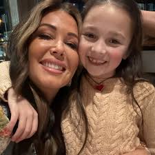 Here's to 39 years of living! 🎂 This year I wasn't really into my birthday  for some reason. My baby girl surprised me with the most beautiful homemade  delicious cake & booked