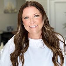 Leann Camp's Instagram, Twitter & Facebook