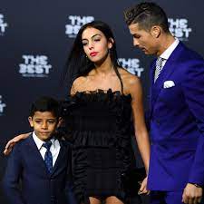 Cristiano ronaldo so gross sind seine vier kinder schon. Cristiano Ronaldo Befeuert Geruchte Um Viertes Kind Stern De