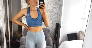 Hip dip refers to the naturally occurring inward curve between the hip bone and the femur on the sides of the human body. Body Positivism Les Hip Dips Prennent Instagram D Assaut Marie Claire Belgique