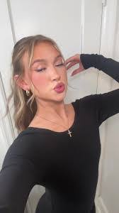 Emily Bay's Instagram, Twitter & Facebook