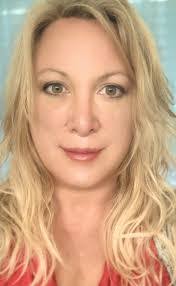 Lori Brooks's Instagram, Twitter & Facebook