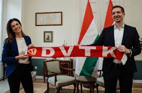 Milyen érdekes, hogy éppen george orwell születésének 118. Varga Judit A Dvtk Nagykovete Lett Boon
