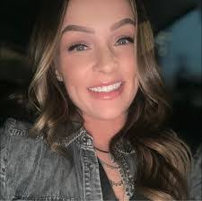 Jessica Osburn's Instagram, Twitter & Facebook