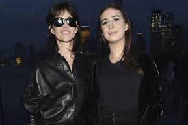 Jun 24, 2021 · en provence, le couple va pouvoir se ressourcer entouré de ses enfants, ben, 24 ans, alice, 18 ans et joe, 10 ans. Proud Of Her Daughter Alice She Announces A Happy News Archyde