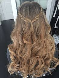 Check out these cute layered hairstyles for long hair! A R Y A P Interesse A R Y A Abschlussball Pinteresse Hair Styles Long Hair Styles Homecoming Hairstyles