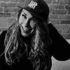 Ashley Smither's Instagram, Twitter & Facebook