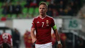 Azzal az apró különbséggel, hogy tőle azért mást is lehetett látni. Itt Vannak Az Arak Ennyibe Kerulnek A Legertekesebb Magyar Focistak Blikk