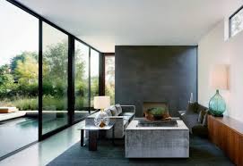 Jendela yang besar membuat akses cahaya dan sirkulasi udara lebih. 6 Inspirasi Desain Interior Rumah Minimalis Modern Terlihat Nyaman Dan Apik