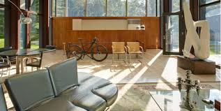 The furniture also tends to be smaller, lower to the ground, and more compact. 40 Iconic Mid Century Modern Living Room Ideas Mid Century Modern Design