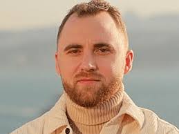 Roman Melnik's Instagram, Twitter & Facebook