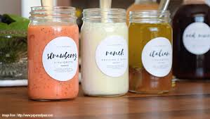 Seiring dengan semakin meningkatnya aktivitas di dunia online, banyak yang merasa penggunaan materi promosi secara offline seperti menyebarkan brosur, leaflet, ataupun dengan membagikan serta menempelkan stiker sebagai tindakan yang membuang waktu dan biaya saja. Cetak Stiker Online Cepat Bisa Potong Sesuai Pola Printlagi