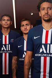 El psg supera a un combativo troyes Paris Saint Germain Nike Ar
