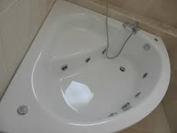 Vasca grande freestanding visto da vicino: Grande Vasca Idromassaggio Suite Picture Of Palazzo Didonna Rutigliano Tripadvisor