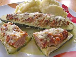 Gefullte Gurken Mit Passender Sosse Von The Cook Chefkoch Rezept Gefullte Gurken Lebensmittel Essen Gurke