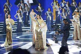 Ia pernah menjuarai asia model festival 2019 dan meraih gelar face of asia 2019. 8 Momen Ayu Maulida Putri Jadi Pemenang Puteri Indonesia 2020 Foto 3