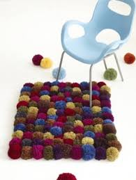 See more ideas about pom pom crafts, pom pom, yarn crafts. Schoenstricken De Diy Pompom Teppich Machen