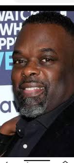 He never corrects his wife when she is wrong 😑