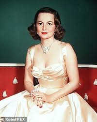 Christopher Stevens Lifelong Feud Between Olivia De Havilland And Her Sister Joan Daily Mail Online In 2020 Olivia De Havilland Olivia Havilland Olivia